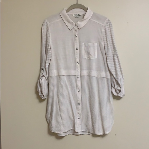 Woman’s Blouse - Picture 1 of 3